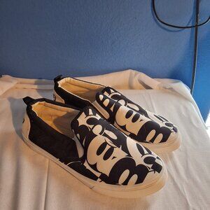Disney 1928 them slip on Mickey Mouse men's shoes size 7 1/2